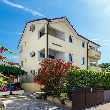 Villa Luka Малинска Екстериор снимка