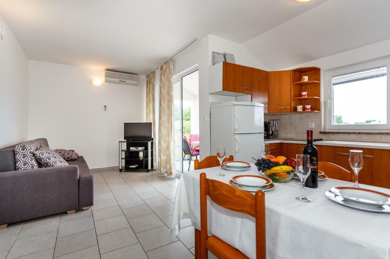 Villa Luka Малинска Екстериор снимка